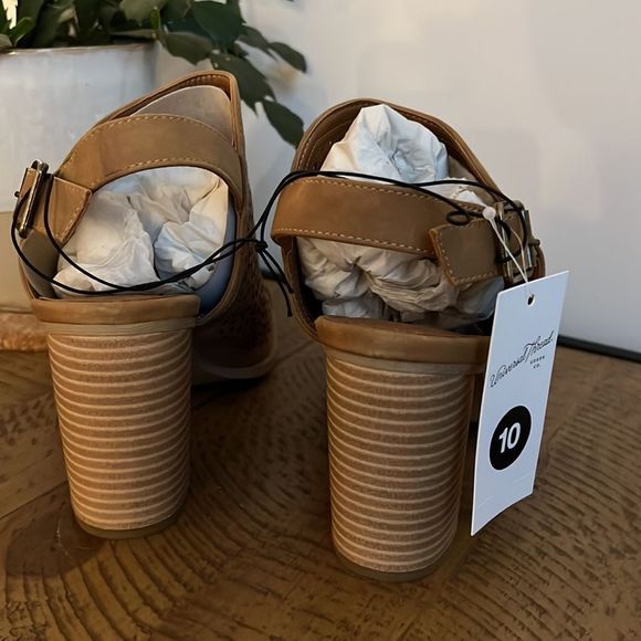 New in box Heeled Sling Back Cut Out Boots - Picture 5 of 7